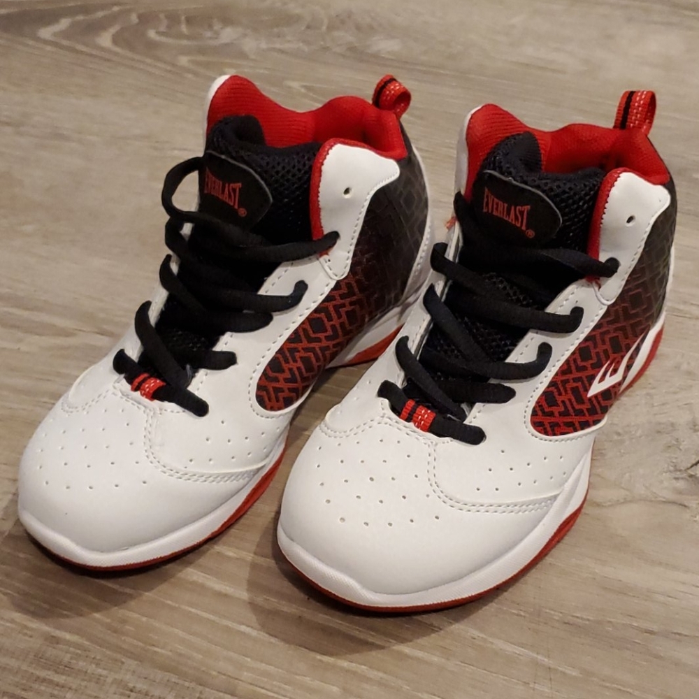 NWOT Everlast Shoes